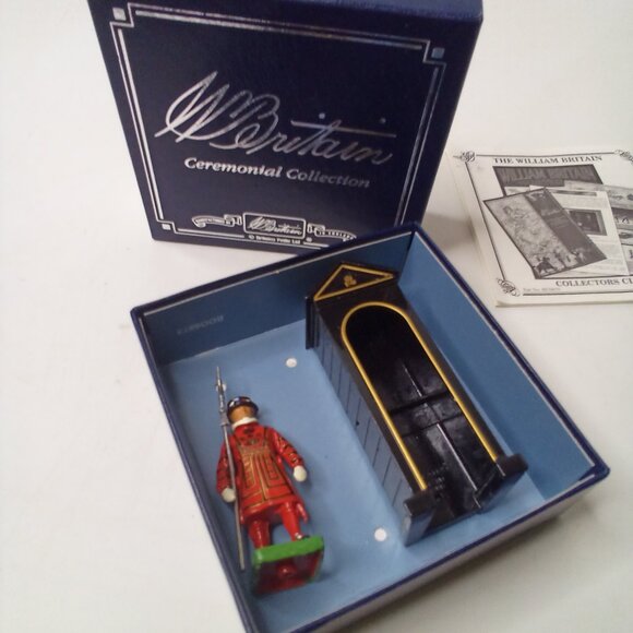 Britains Ceremonial Collection Sentry Box Beefeater Soldier Metal #00088 - Picture 14 of 14